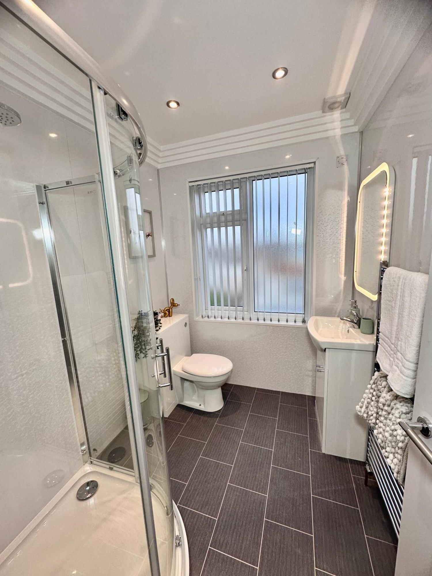 Clarendon House - Hot Tub Villa